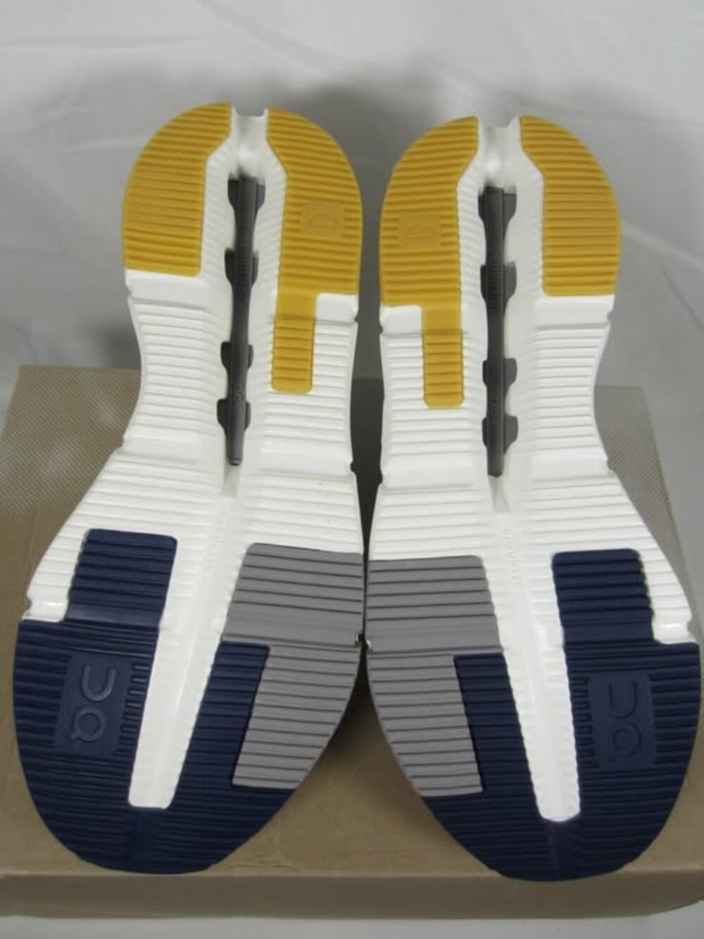 NEW IN BOX / NEVER WORN! ON CLOUD / MENS 11 - Picture 9 of 10